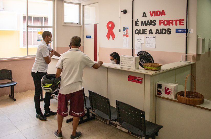 Maceió disponibiliza tratamento com antirretroviral para combate ao HIV