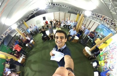 Renan Filho usa formato lançado por JHC há dez anos para fazer escutas populares