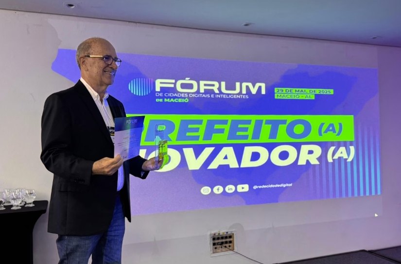 Ronaldo Lopes recebe prêmio Prefeito Inovador