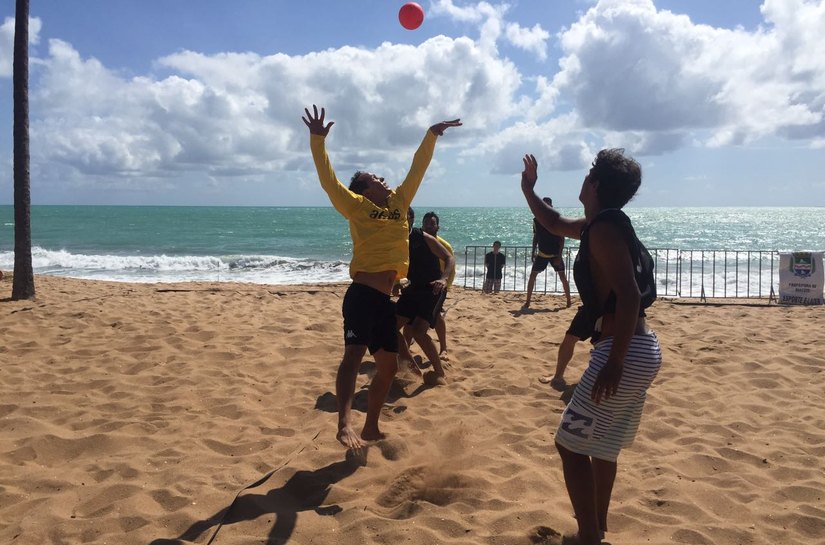 Torneio de handebol de areia movimenta orla de Maceió no último fim de semana