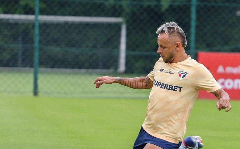 Rafinha treina e pode ser novidade no São Paulo contra o Ituano em jogo decisivo no Paulistão