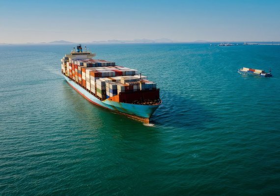 Trump fecha acordos favoráveis aos EUA e evita retaliação por tarifaço