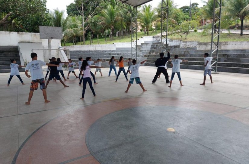 Crianças do Serviço de Convivência Juvenópolis participam de aulas de Kung Fu