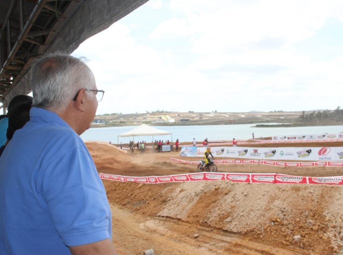 Teófilo prestigia Viva Motocross e garante construção de pista oficial