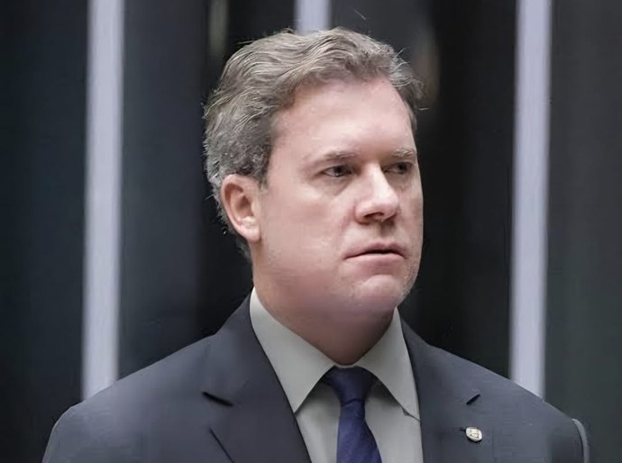 “Fim da escala de trabalho 6x1, sim. Redução de salário, jamais. Não permitiremos qualquer prejuízo aos trabalhadores”, afirma Marx Beltrão