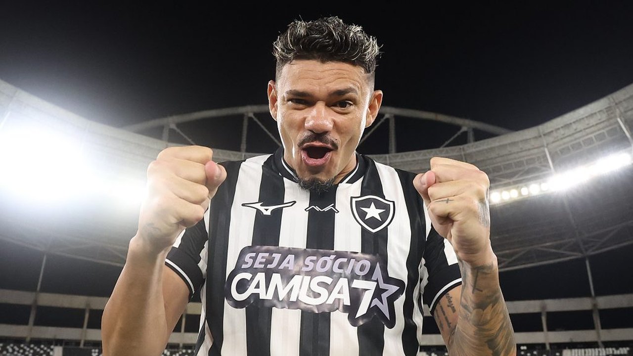 Tiquinho Soares comenta partida como titular ao retornar para o Botafogo: “Estou feliz novamente”