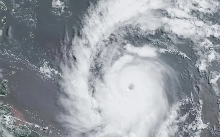 Furacão Beryl ameaça o Caribe e avança como tempestade de Categoria 3; veja vídeo do Espaço