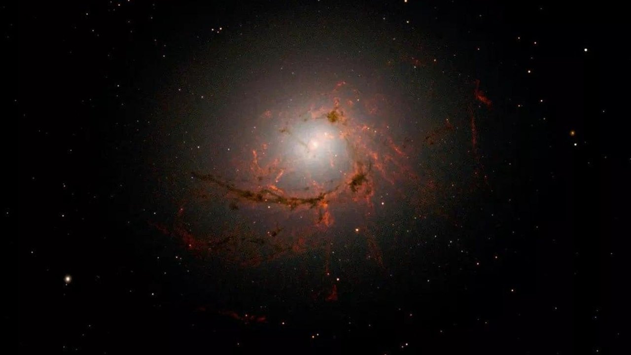 Teoria da 'reciclagem cósmica' sugere como buracos negros cresceram no universo jovem