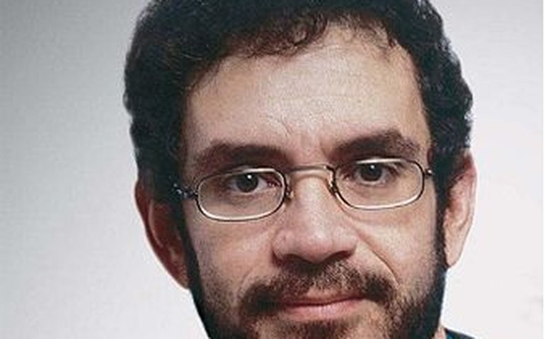 Músico conta que Renato Russo gostava de beber e tomar café com moradores de rua