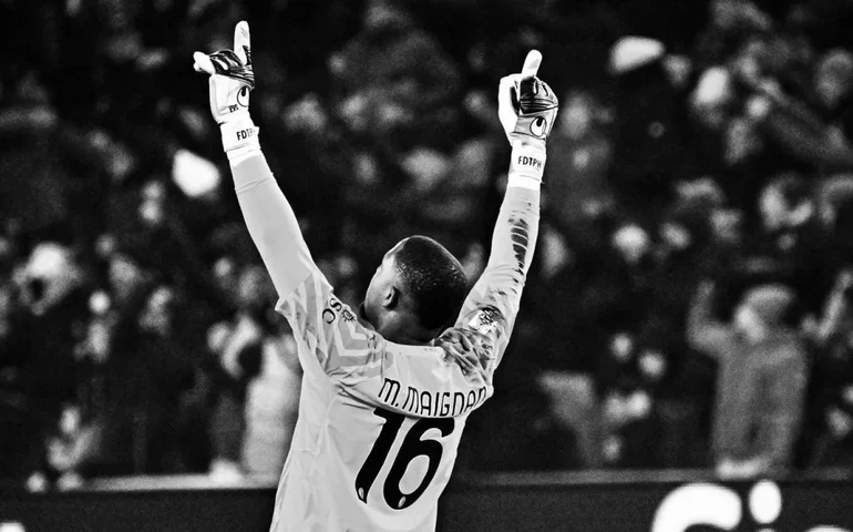 Vini Jr. posta mensagem de apoio a Maignan, goleiro do Milan que sofreu ofensas racistas