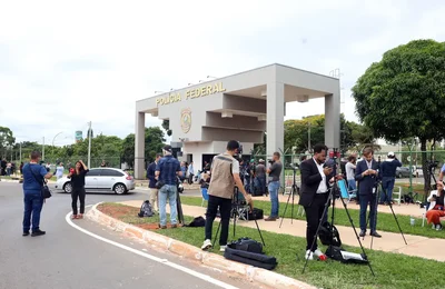 Imprensa mundial noticia a prisão do ex-presidente Jair Bolsonaro