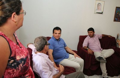 Nezinho inicia campanha em Arapiraca ouvindo agricultores