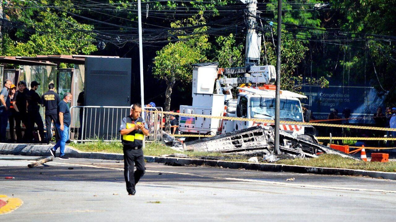 FAB investiga queda de avião que matou 2 pessoas em São Paulo (VÍDEOS, FOTOS)
