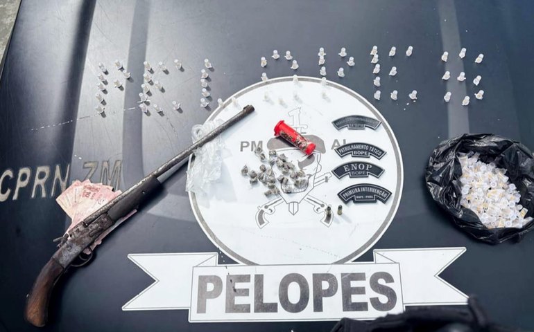 PM flagra tráfico e apreende drogas e arma de fogo em União dos Palmares