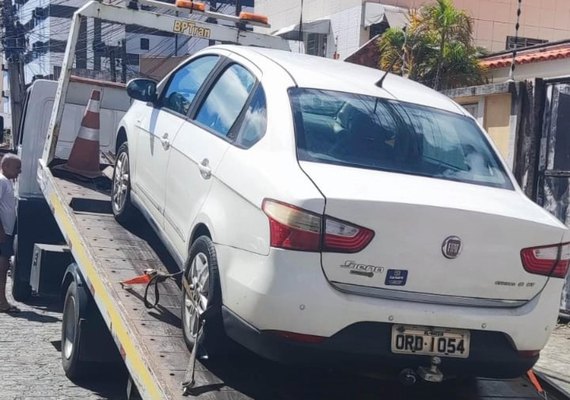 Polícia Militar recupera quatro veículos roubados e prende suspeitos em Maceió e Flexeiras