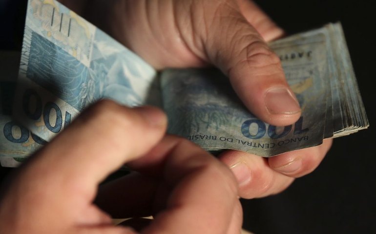 Mais de 10 milhões simulam consignado para CLT até início da tarde