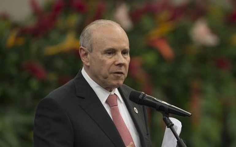 Mantega classifica de impasse situação argentina com fundos abutres