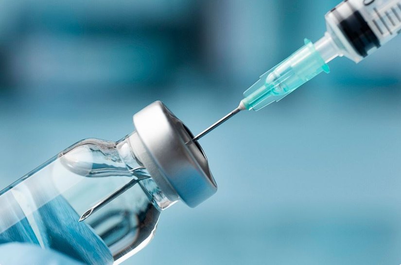 Vacina contra a COVID tem efeito 'inesperado' em pacientes com câncer