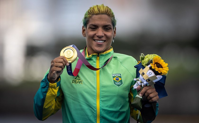 Ana Marcela Cunha ganha medalha de ouro na maratona aquática nos Jogos de Tóquio