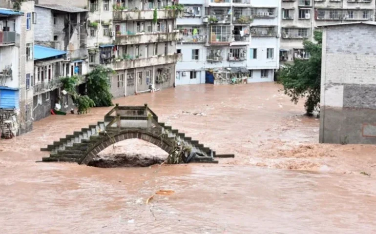 Algumas pessoas morrem em queda de avião na Califórnia, relatam bombeiros locais