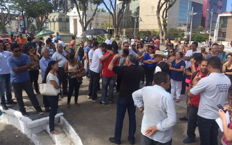 Servidores de Maceió entram em greve por tempo indeterminado