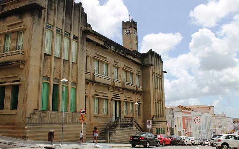 Prefeitura de Penedo recupera relógio da Associação Comercial