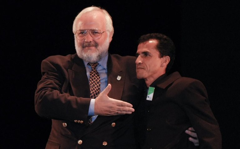 Grego que salvou Vanderlei Cordeiro de ataque nos Jogos de 2004 morre em Atenas