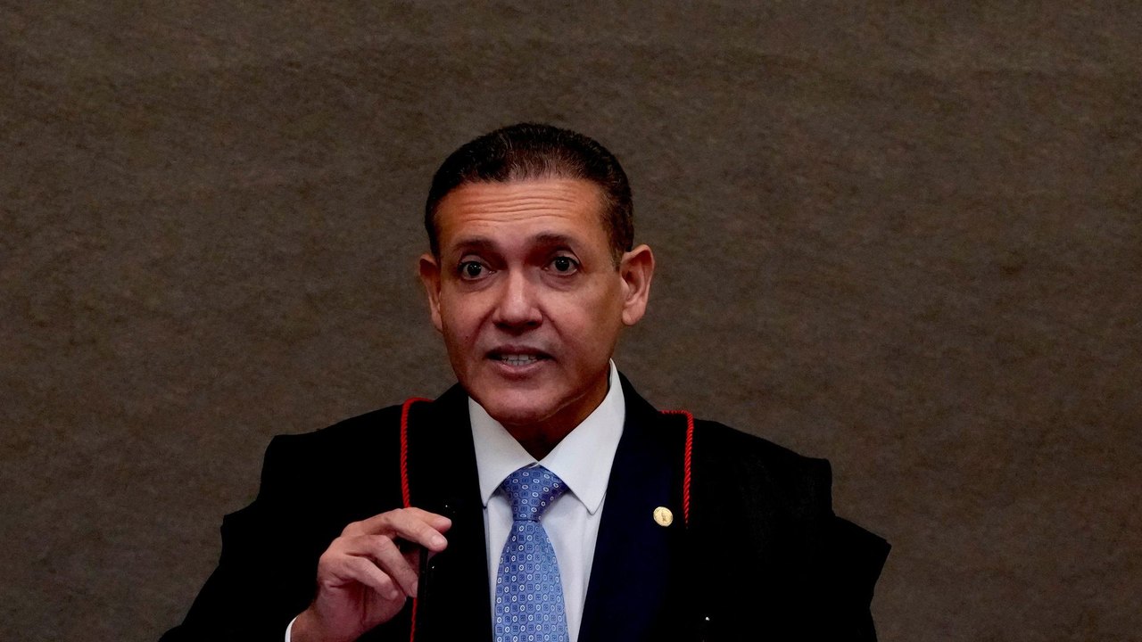 Nunes Marques restabelece filiação de Flávio Bolsonaro ao PL e regulariza candidatura