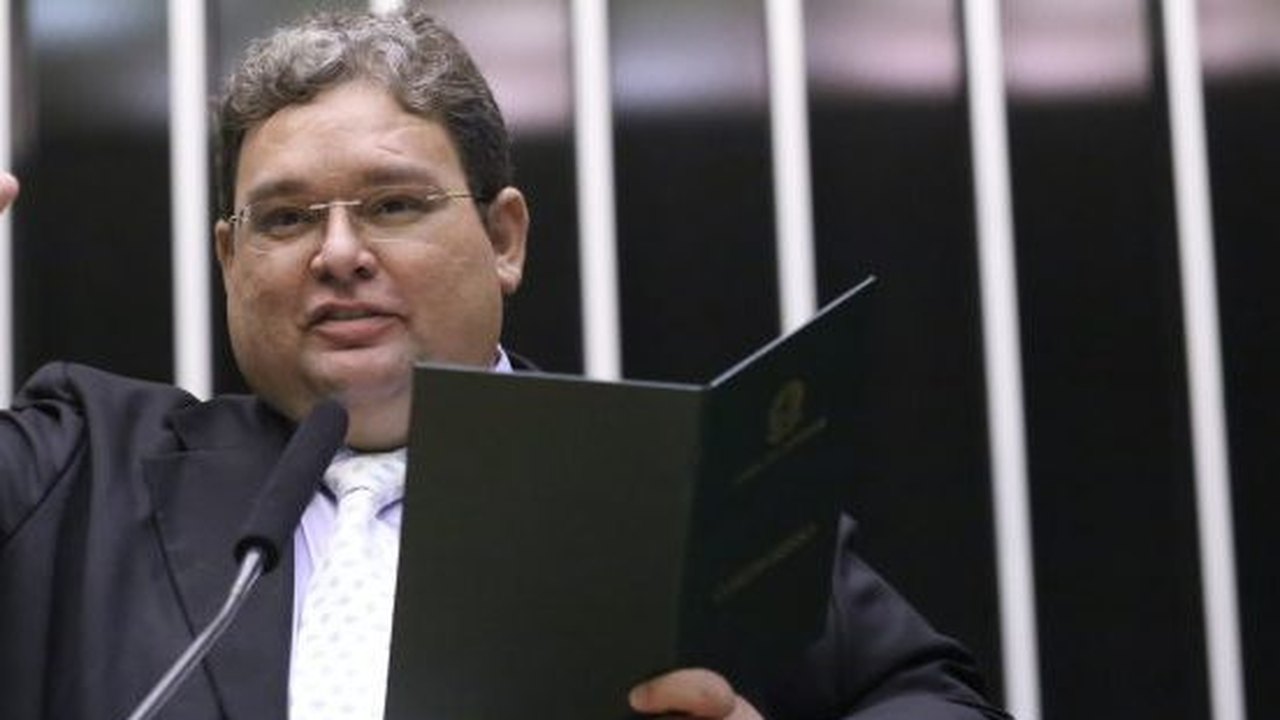 Projeto obriga escolas e universidades a oferecer apoio psicológico a profissionais da educação