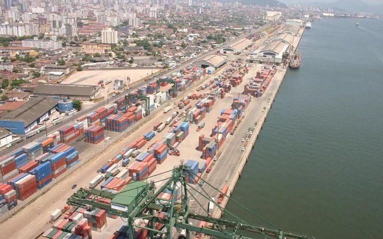 Governo dos EUA não quer atuação chinesa no porto de Santos, afirma mídia