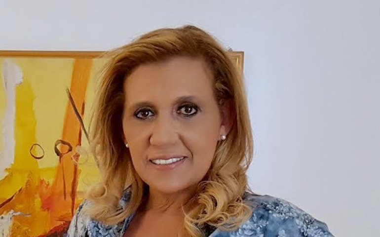 Rita Cadillac chega aos 70 faturando alto ao produzir conteúdo adulto: 'Tem um cara que me pede sempre ensaio no cemitério. Coisa de doido!'