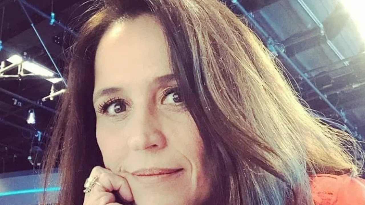 Ana Luiza Guimarães e filha eternizam coleção de selos como herança de família