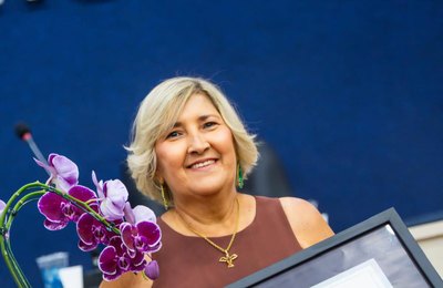 Câmara concede Título de Cidadã Benemérita à professora Tânia Almeida, subsecretária da Semed