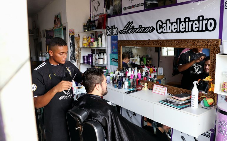 Jovem alagoano inicia carreira de barbeiro após conclusão da medida socioeducativa