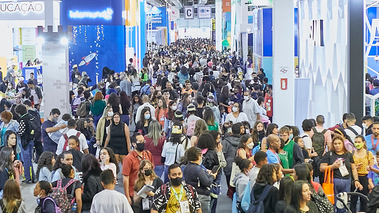 Bienal do Livro de São Paulo 2026 busca cativar público adulto após sucesso entre a geração Z
