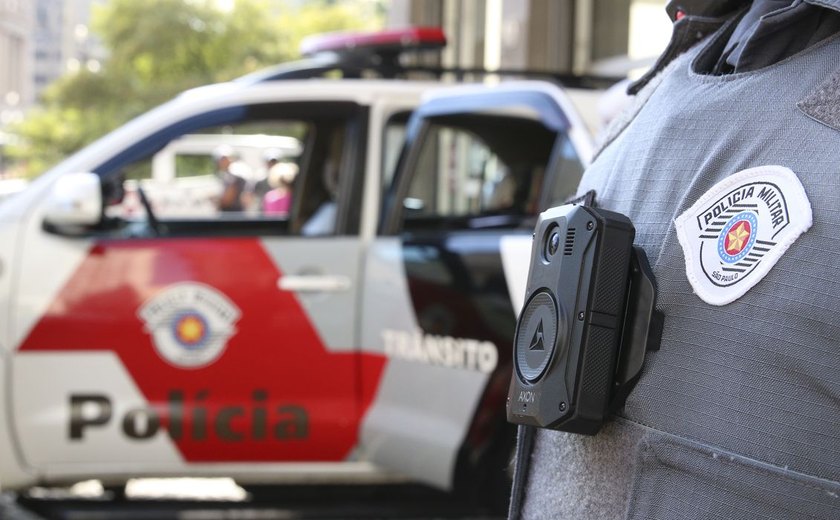 Polícia desiste de impedir saque de carne roubada no Rio: 'bem maior é a vida'