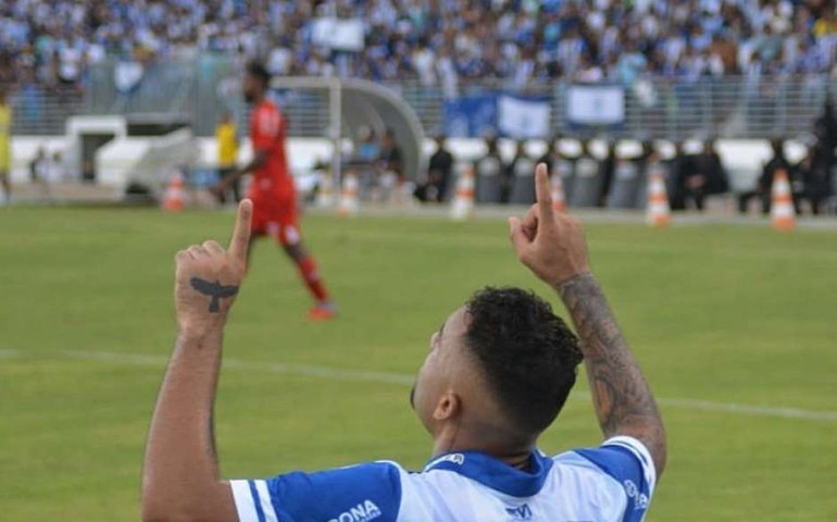 CSA vence primeira partida da decisão contra CRB: 1 a 0