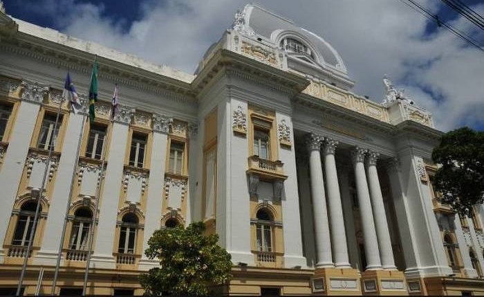 Remuneração a juíza do TJPE chega a mais de R$ 1 milhão em novembro