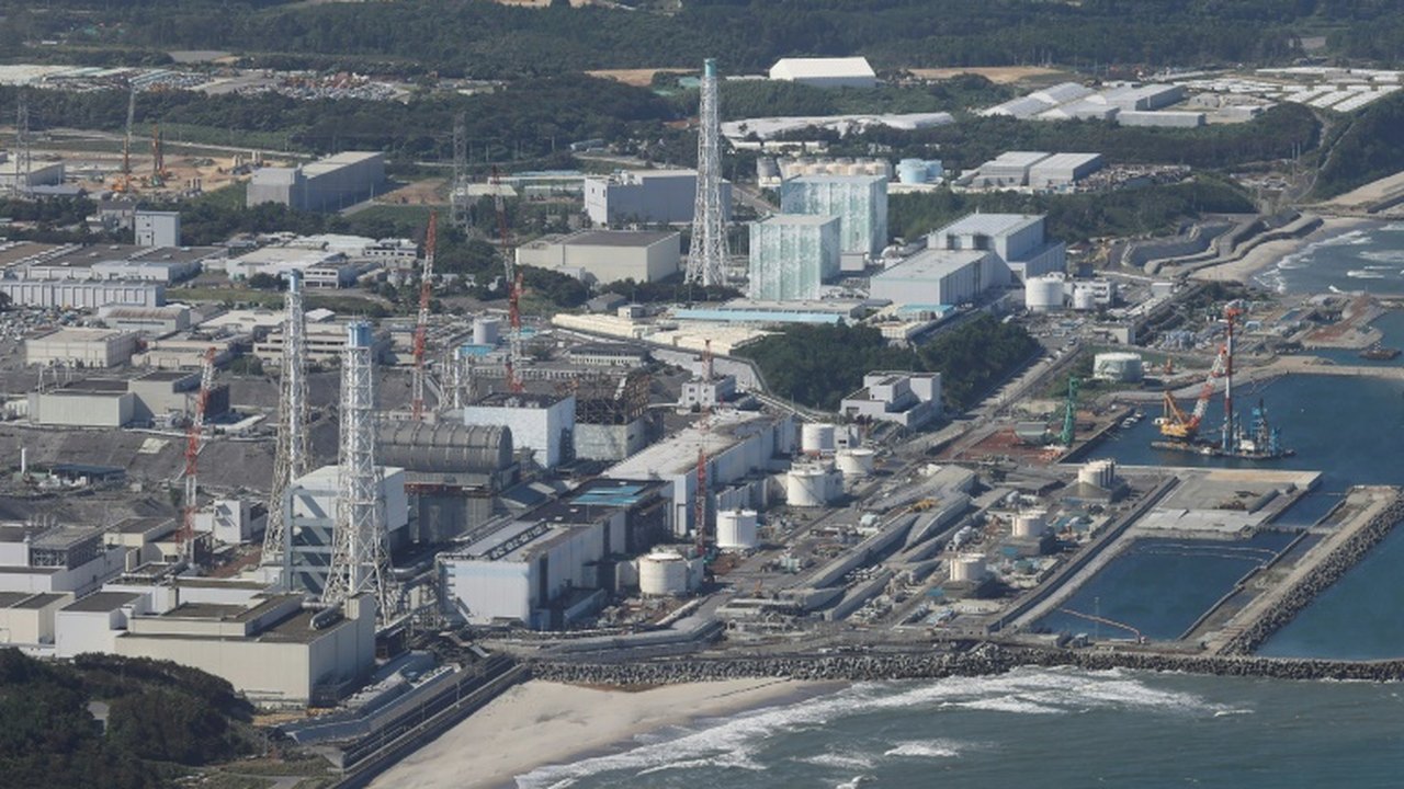 Operadora da usina de Fukushima inicia teste para remover resíduos nucleares