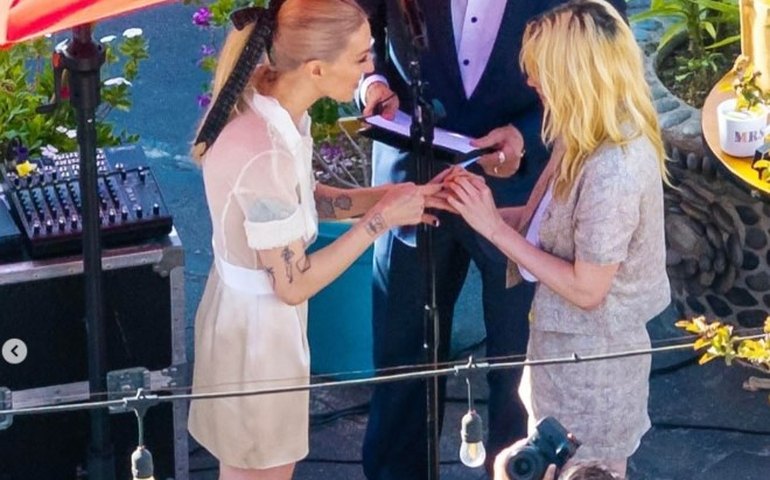 Kristen Stewart e Dylan Meyer se casam em cerimônia intimista em restaurante mexicano