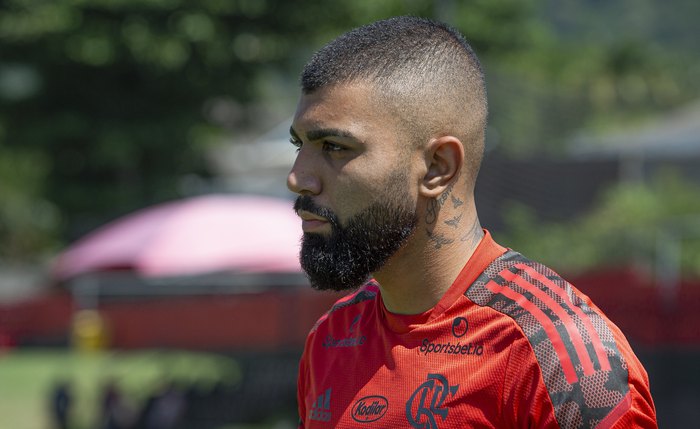 Gabriel Barbosa durante atividade no Ninho