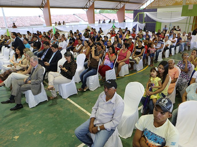 Moradores de Igaci e Limoeiro de Anadia têm imóveis regularizados