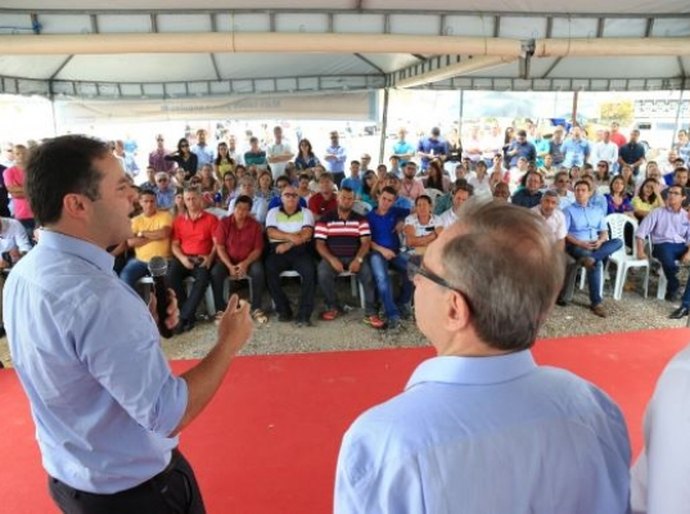 Governador dá início à obra que beneficia oito bairros de Maceió