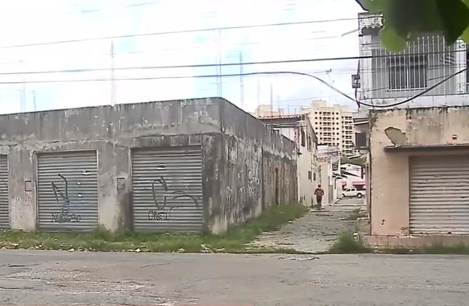 Construção abandonada tem gerado transtornos aos moradores do Médici, em Aracaju / Foto: Foto: Reprodução/TV Atalaia