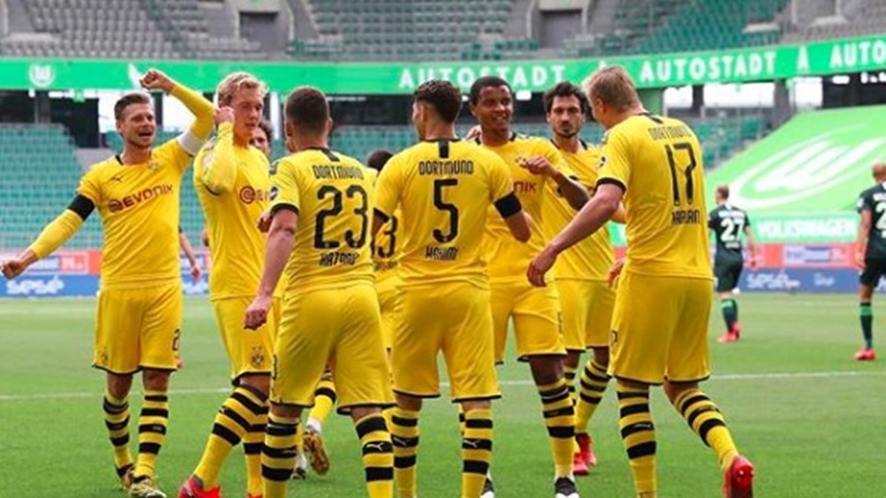 Borussia Dortmund vence Wolfsburg e ganha força para clássico contra o Bayern