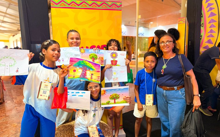 Crianças dão vida aos próprios desenhos com ajuda de IA na Bienal do Livro