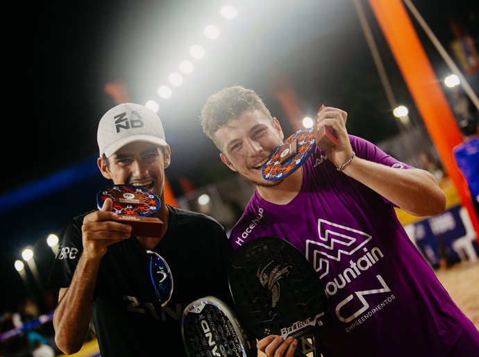 Brasileiros Daniel Mola e Giovanni Cariani e Vitória Marchezini e Sophia Chow conquistam o título do Macena Open Prime na Praia do Francês