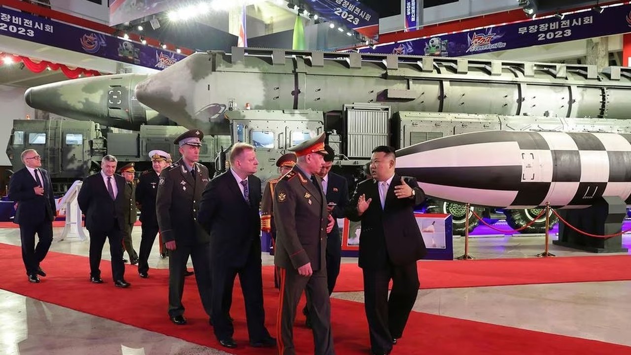 Kim Jong Un encontra ministro da Rússia para discutir cooperação militar