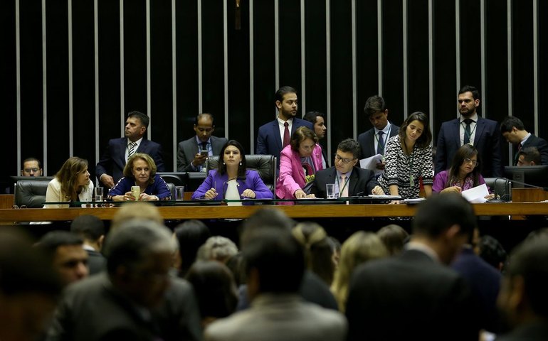 Nove em cada dez brasileiros querem mais mulheres na política