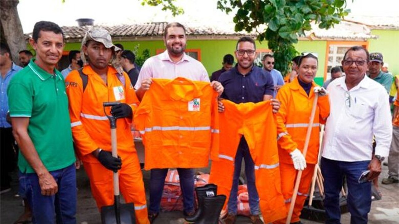 Prefeitura de Piranhas e IGPS entregam uniformes e equipamentos de proteção aos profissionais da limpeza urbana